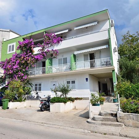 Apartments Sonja Tučepi エクステリア 写真
