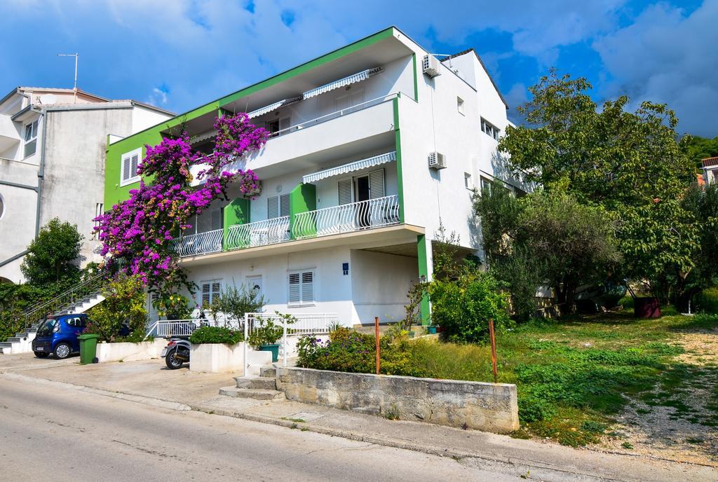 Apartments Sonja Tučepi エクステリア 写真