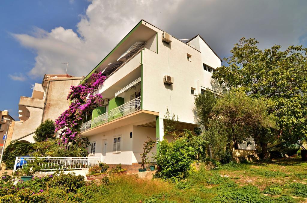 Apartments Sonja Tučepi エクステリア 写真