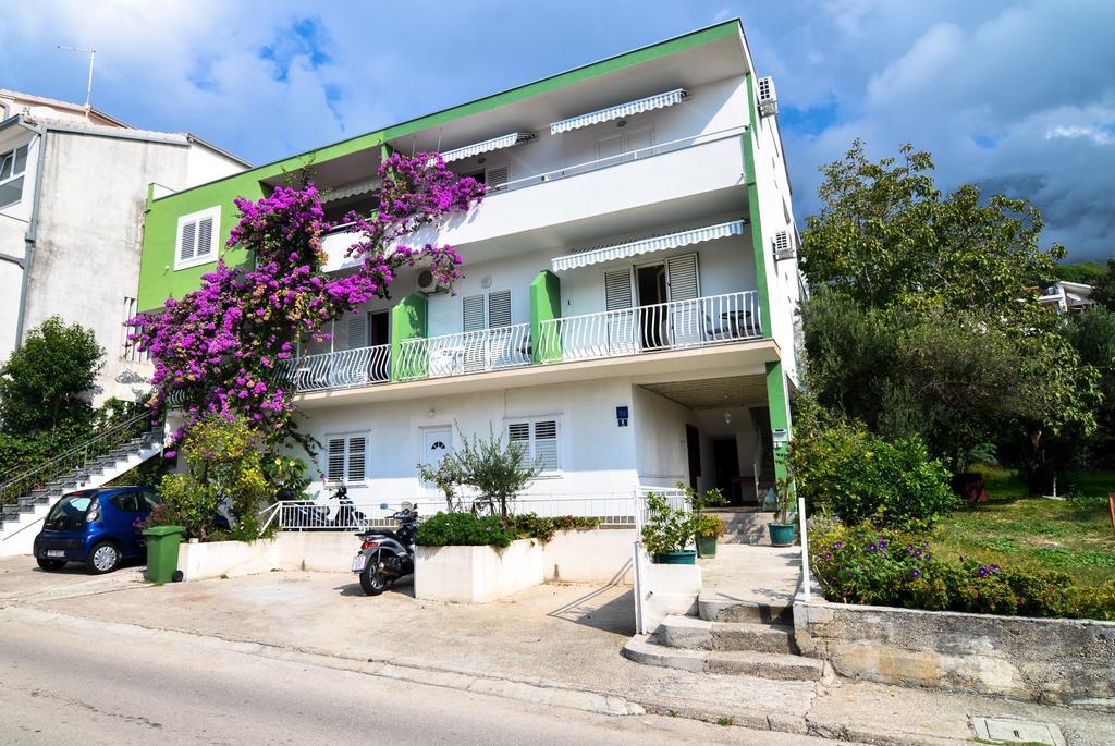 Apartments Sonja Tučepi エクステリア 写真