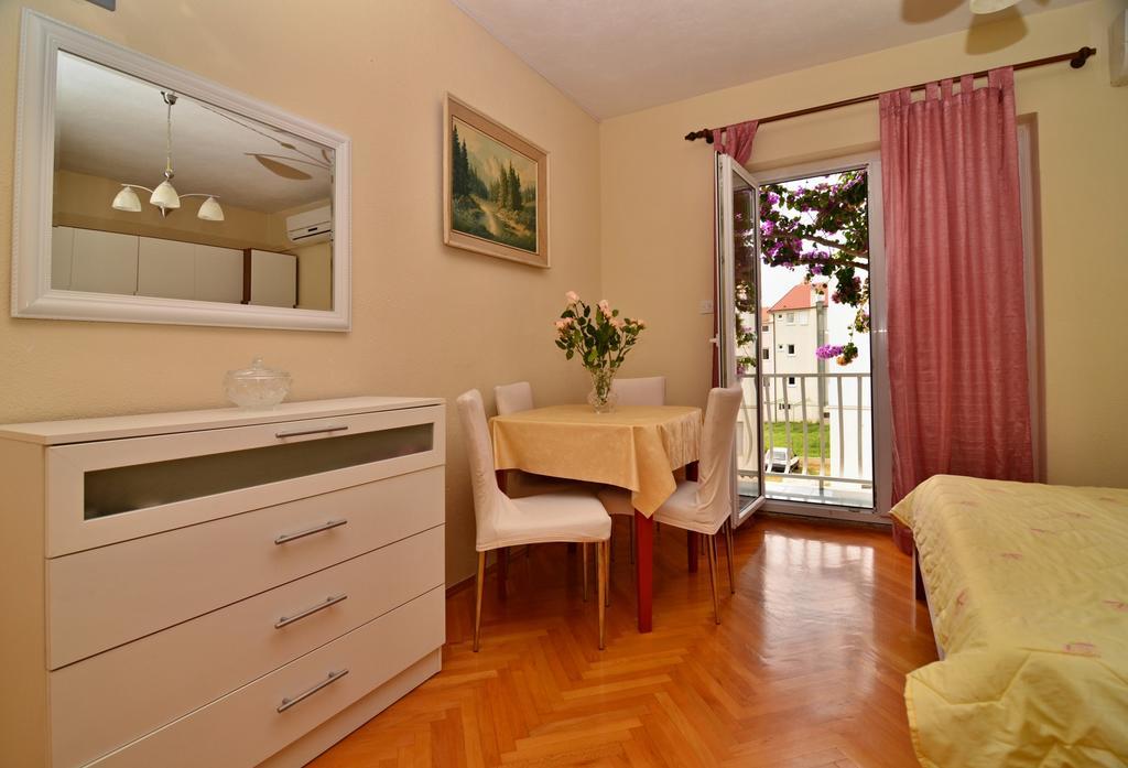 Apartments Sonja Tučepi エクステリア 写真