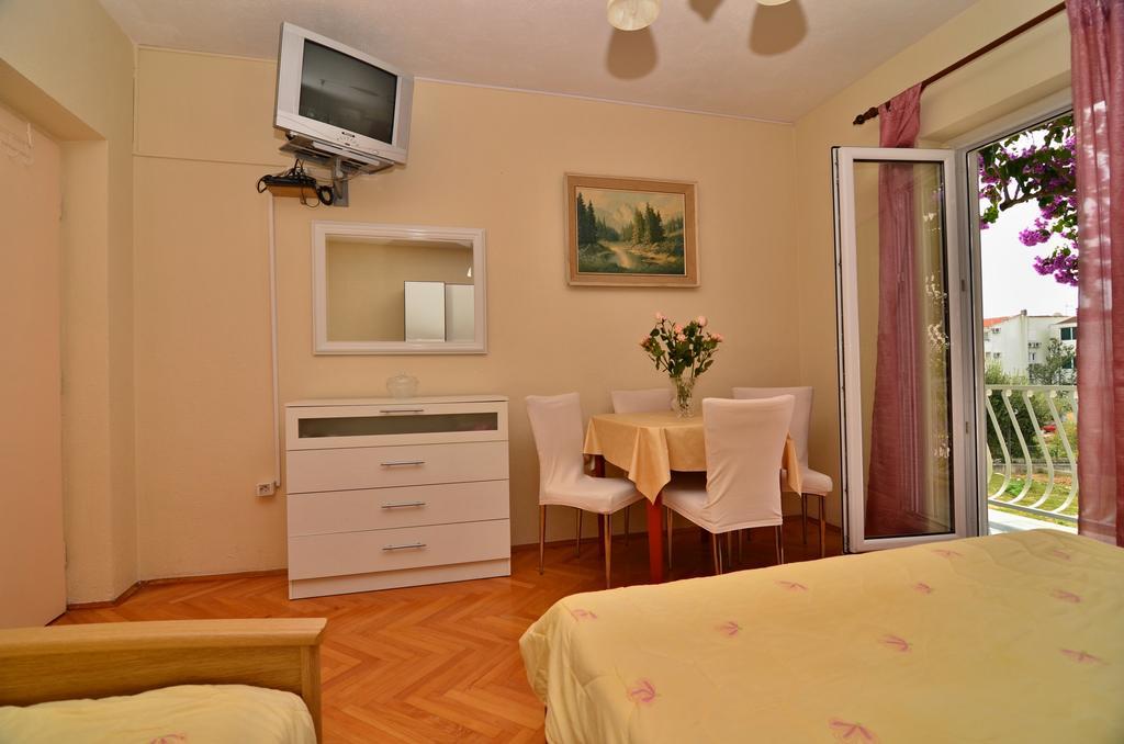 Apartments Sonja Tučepi エクステリア 写真