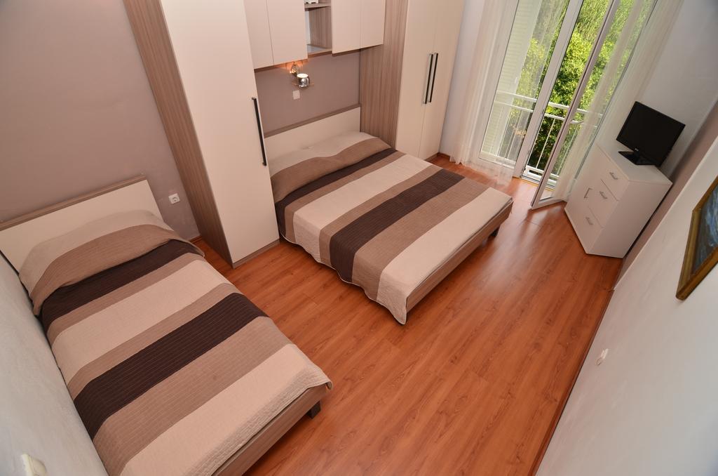 Apartments Sonja Tučepi エクステリア 写真
