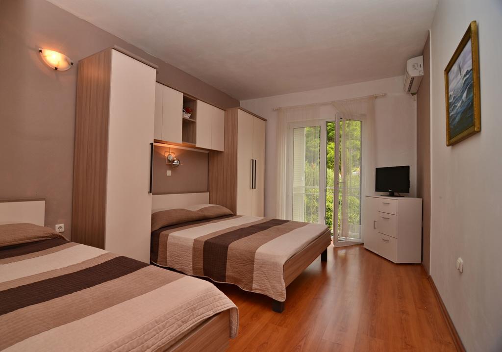Apartments Sonja Tučepi エクステリア 写真