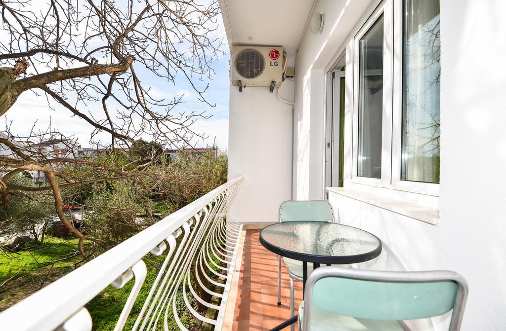Apartments Sonja Tučepi エクステリア 写真