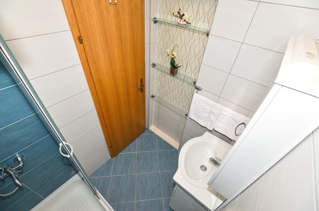Apartments Sonja Tučepi エクステリア 写真