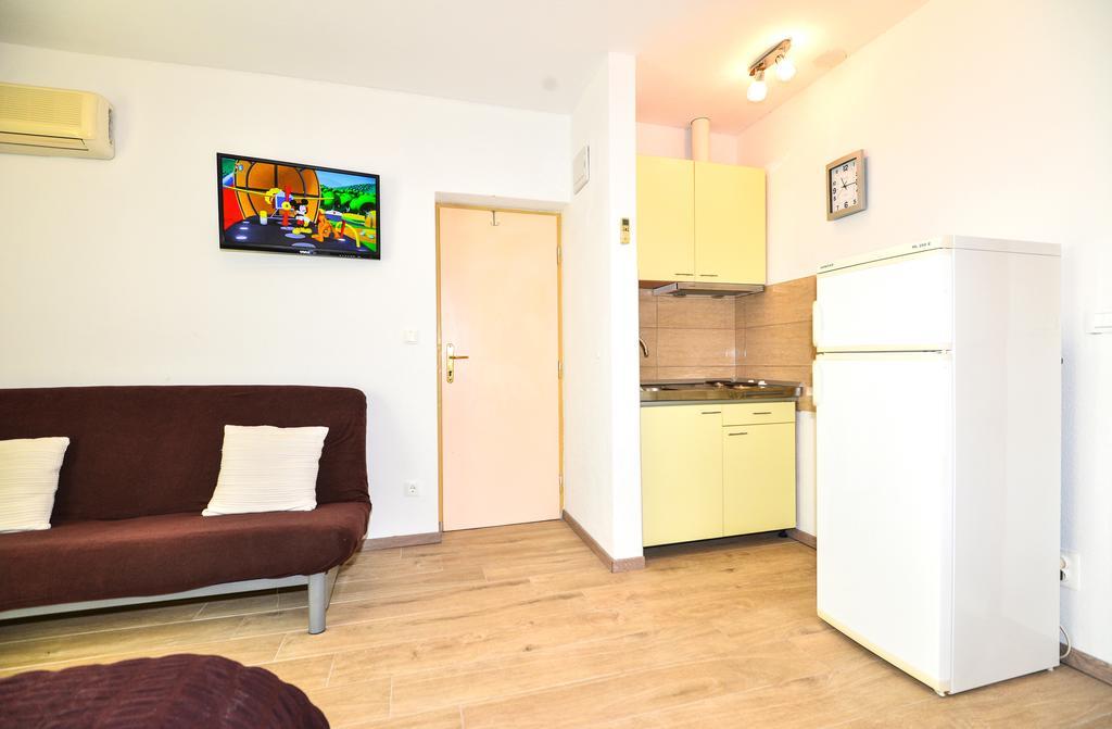Apartments Sonja Tučepi エクステリア 写真