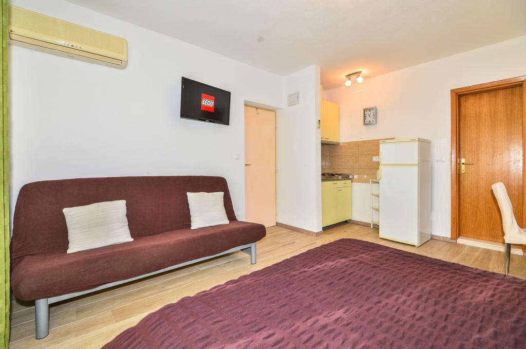 Apartments Sonja Tučepi エクステリア 写真