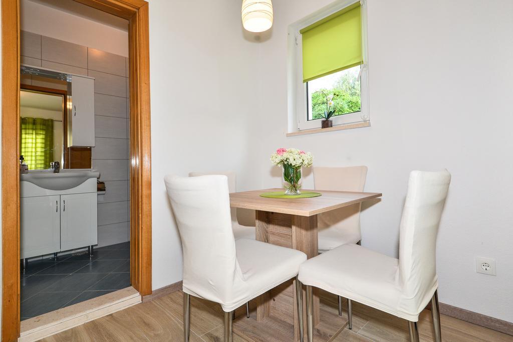 Apartments Sonja Tučepi エクステリア 写真