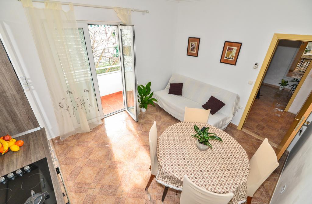 Apartments Sonja Tučepi エクステリア 写真