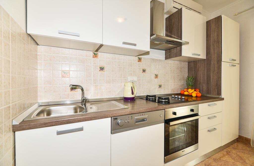 Apartments Sonja Tučepi エクステリア 写真